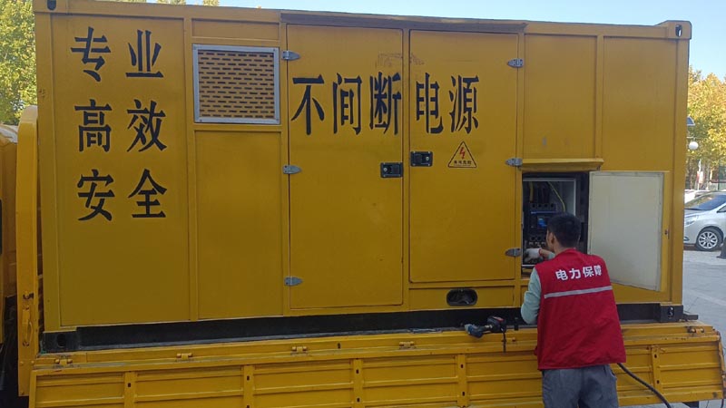 南京柴油发电机组和UPS电源配合使用时，如何避免切换过程中的电力中断？